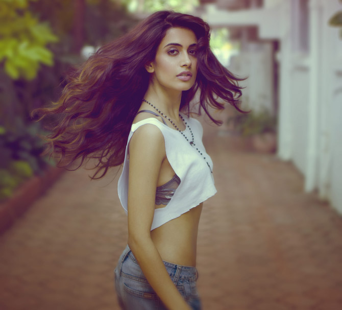 Sarah Jane Dias 