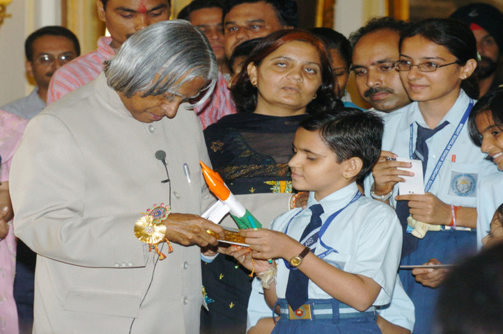 abdul kalam with students