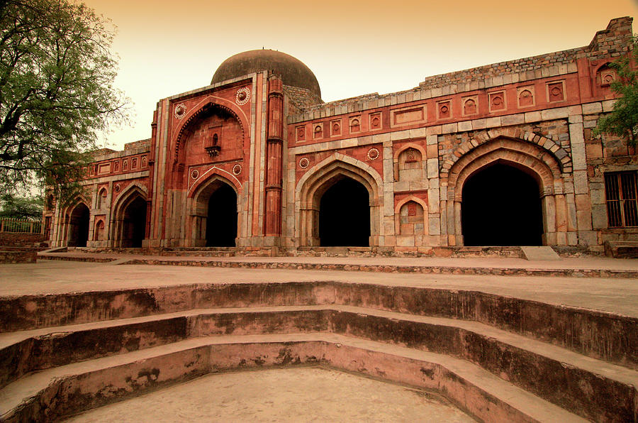 Jamali Kamali Tomb and Mosque – Voices from the Other Side