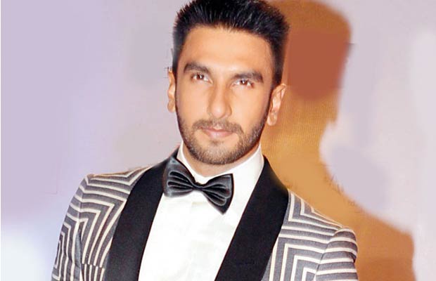 A Couple Asked Ranveer Singh To Click Their Picture And What He Did Is Truly An Inspiration.