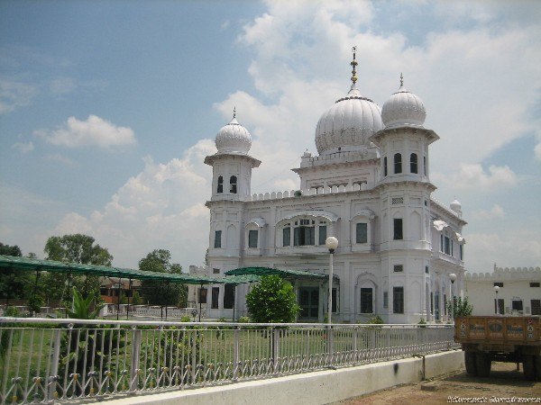 Gurudwara Majnu ka Tila